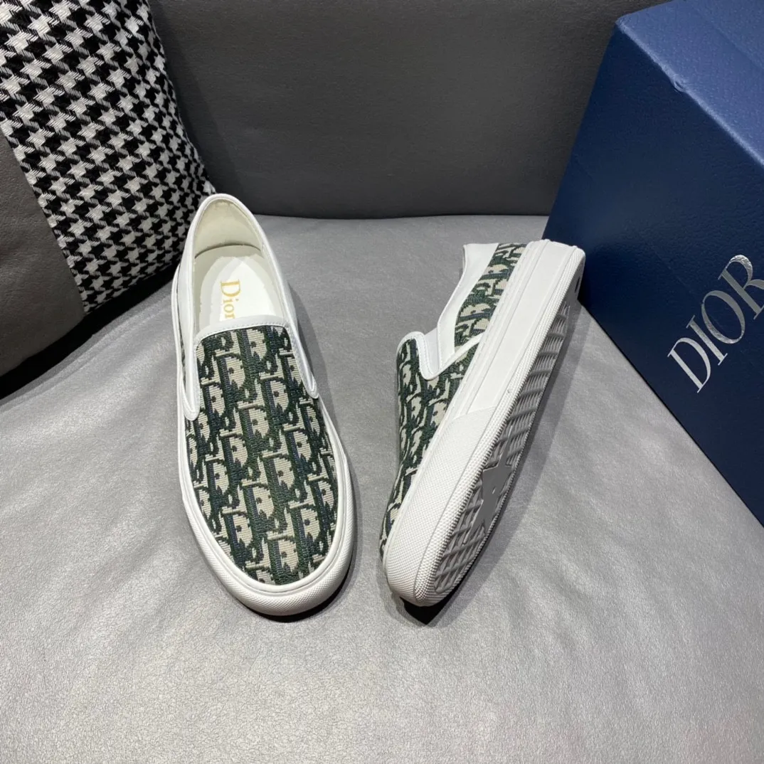 Factory price 340, Dior series casual shoes 👟🔥🕷🕷【Dior】Dior New casual men's shoes are launched in Hong Kong counters. Official website 1:1 production. Original Italian materials. Designed by European and American masters. Perfect shape to create counter quality, solid color rubber wear-resistant outsole and classic dazzling head! Super versatile and very comfortable. High-end without losing taste, fashionable and novel! ! Absolute focus! Code number: 38-45